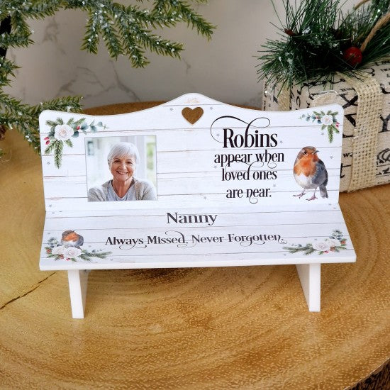 Robins appear when loved ones are near memorial bench.